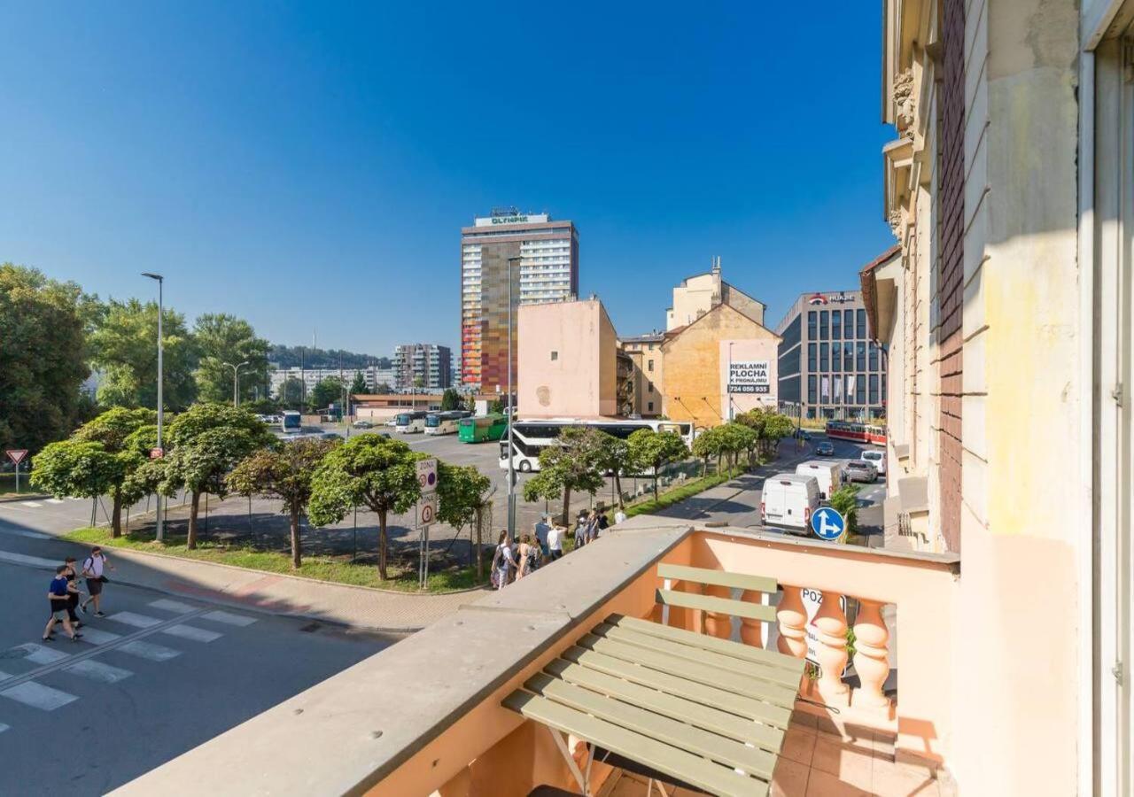 Ferienwohnung Crimson Charm Prag Exterior foto