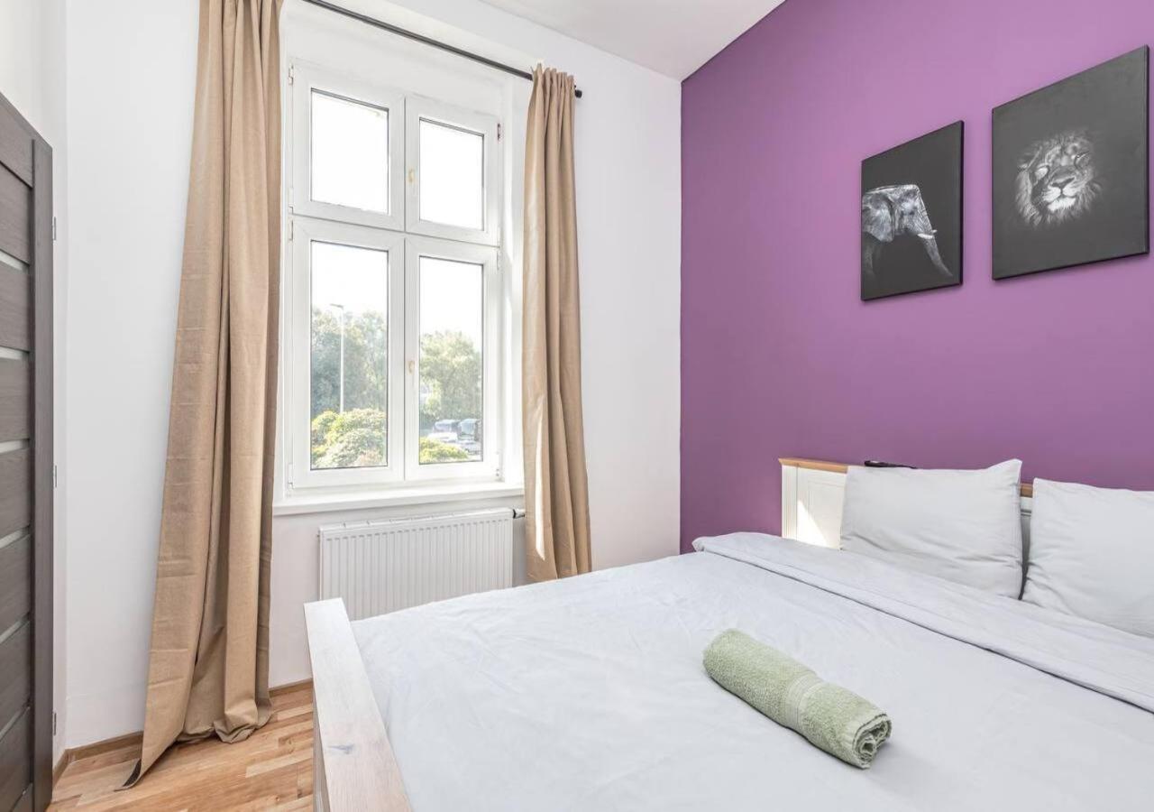 Ferienwohnung Crimson Charm Prag Exterior foto